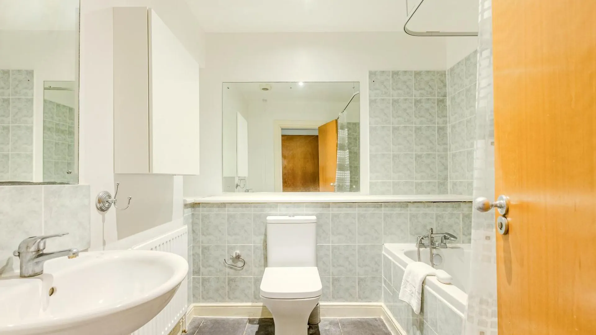 Peaceful 1Br Near Canary Warf, 2Min Thames River London