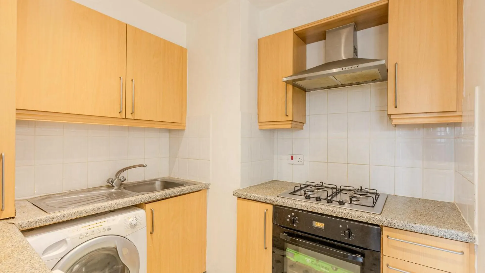Peaceful 1Br Near Canary Warf, 2Min Thames River London Apartment