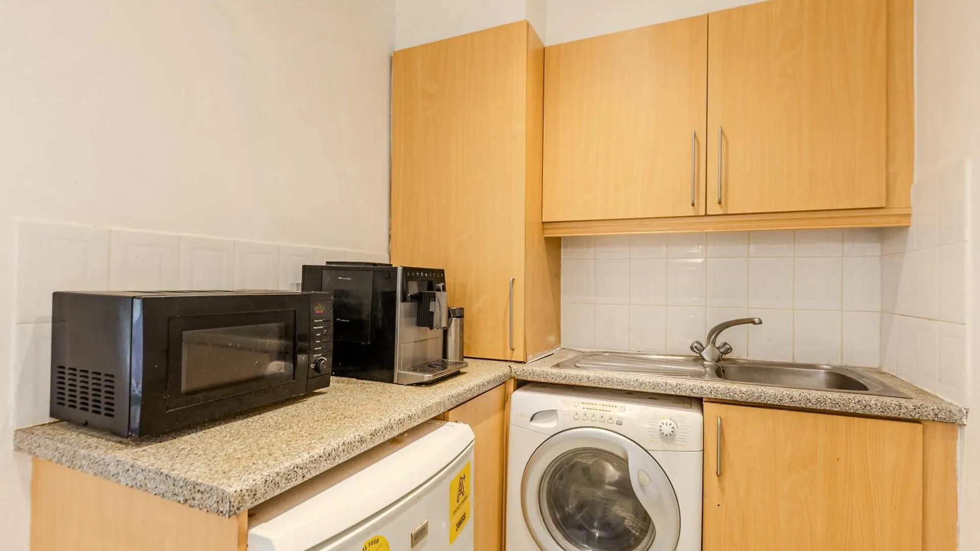 Peaceful 1Br Near Canary Warf, 2Min Thames River London 0*,  United Kingdom