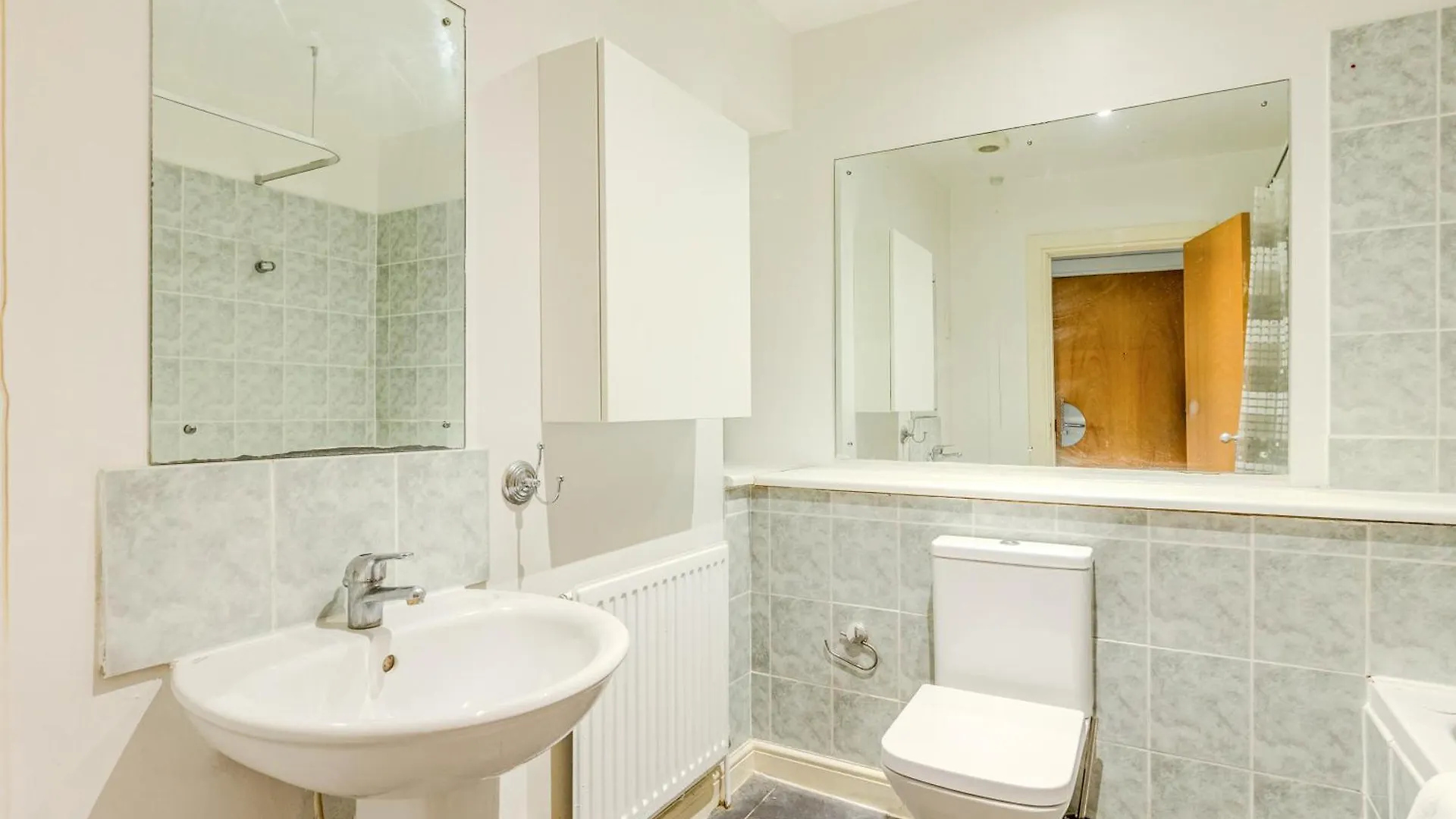 Apartment Peaceful 1Br Near Canary Warf, 2Min Thames River London
