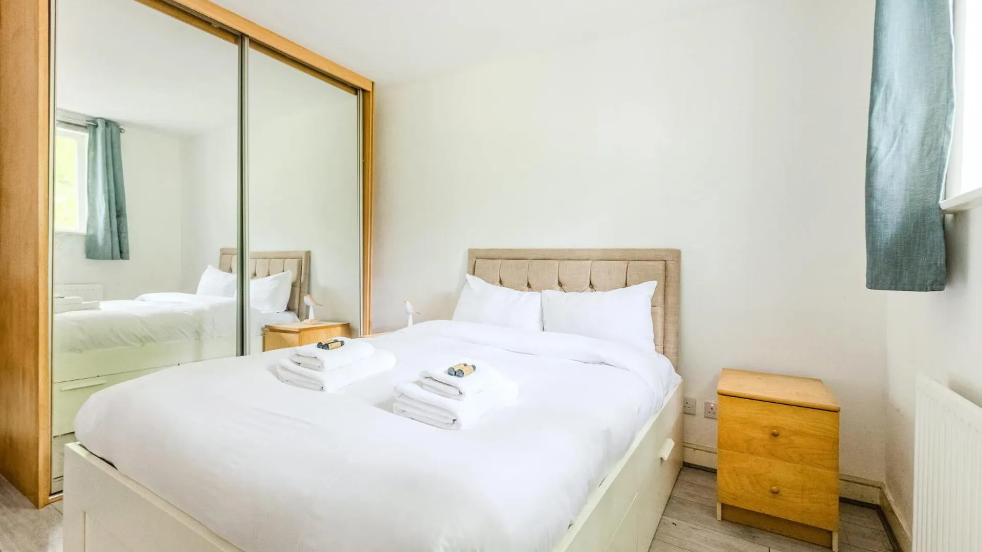 Peaceful 1Br Near Canary Warf, 2Min Thames River London Apartment