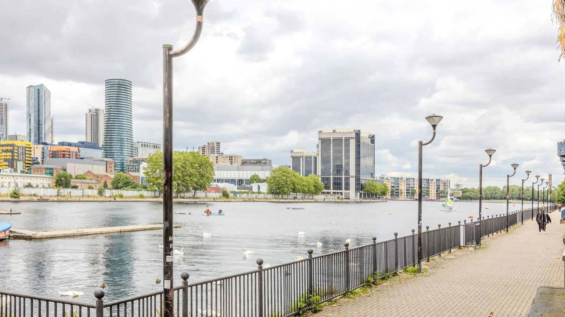 Apartment Peaceful 1Br Near Canary Warf, 2Min Thames River London